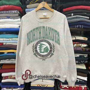 Vintage University of North Dakota Football Fighting Hawks Sweatshirt NCAA Shirt